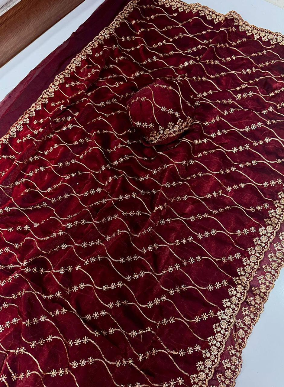 NEW DESINE 


Fendy SATEEN HAVEY FABRICS Saree